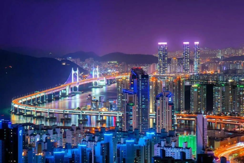 Villa Penthouse Gwangan Located Main Enterance Of The Beach! Free Parking & Bbq With Amazing Patio! Busan